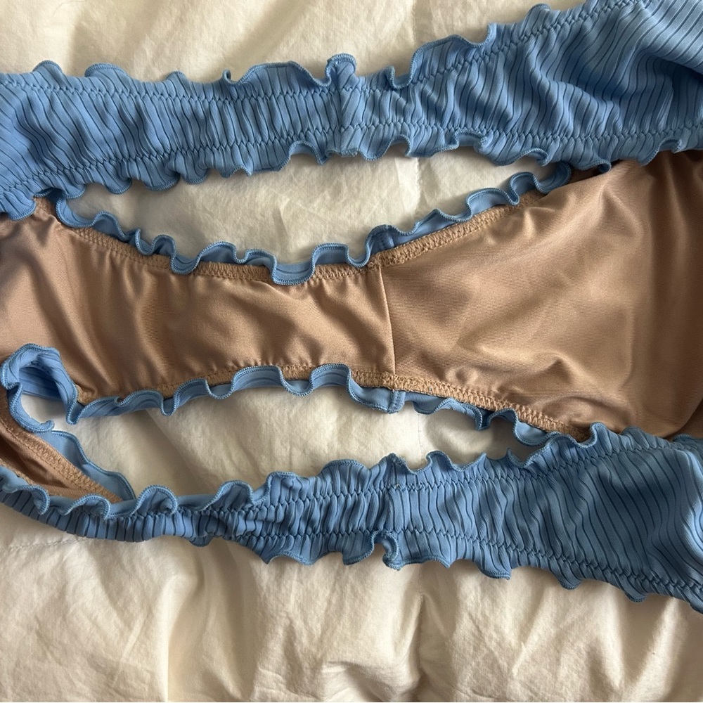 Blue bikini - Picture 3 of 4